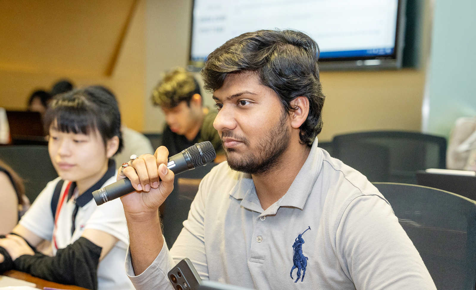 Industry leaders share expertise on entrepreneurship and AI at CB3020 Advanced Business Seminar Series