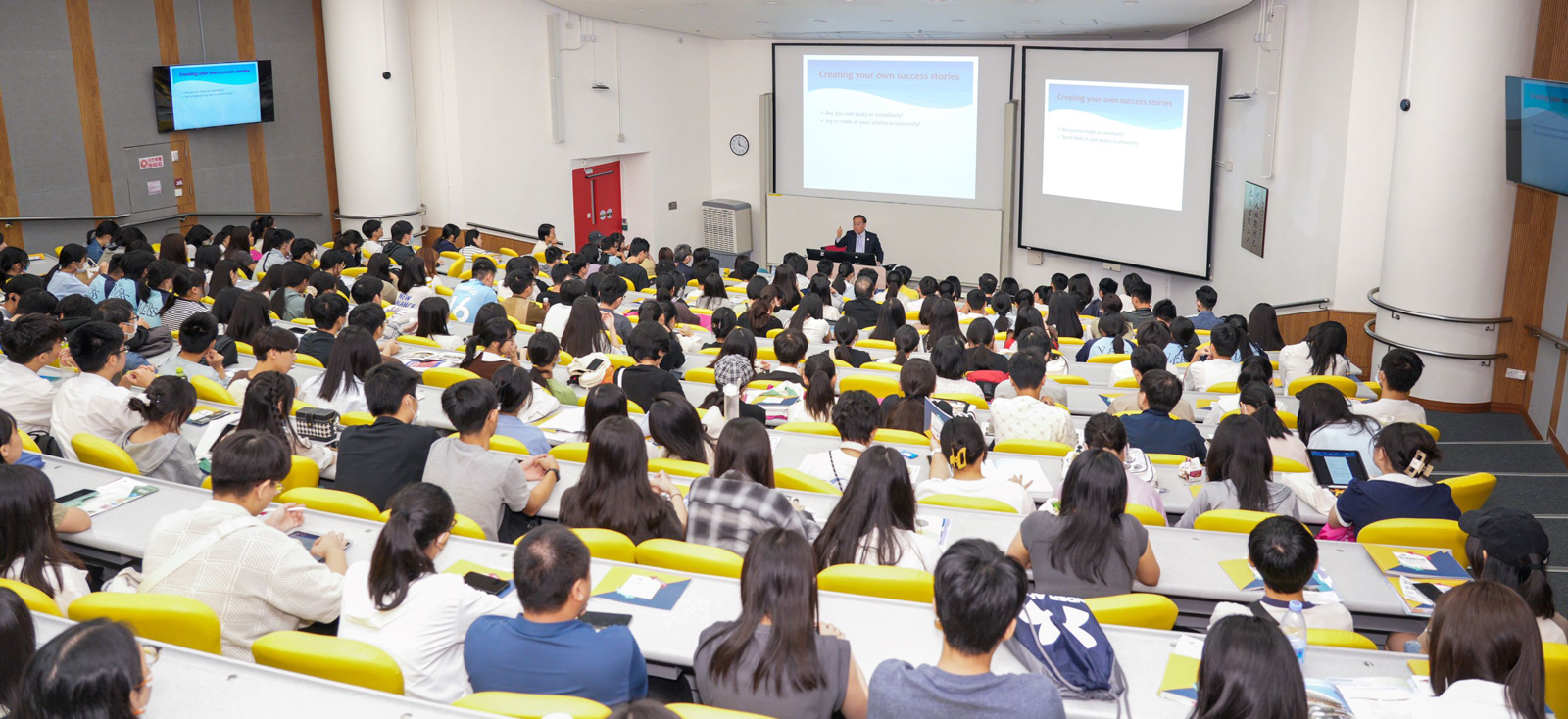 The College of Business and its six departments organise 26 admission talks and sharing sessions, providing valuable insights to our prospective students.