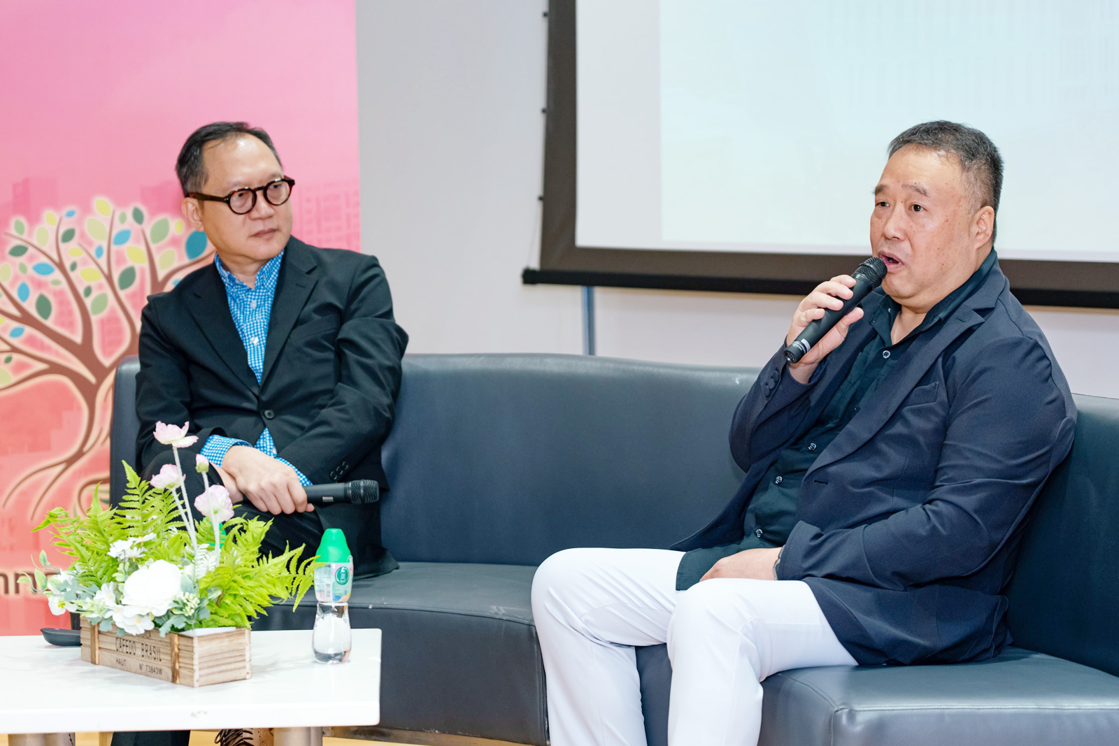 (From left) Professor Michael Wong and Mr Anthony Lam share their views on the business opportunity in Laos and Vietnam.