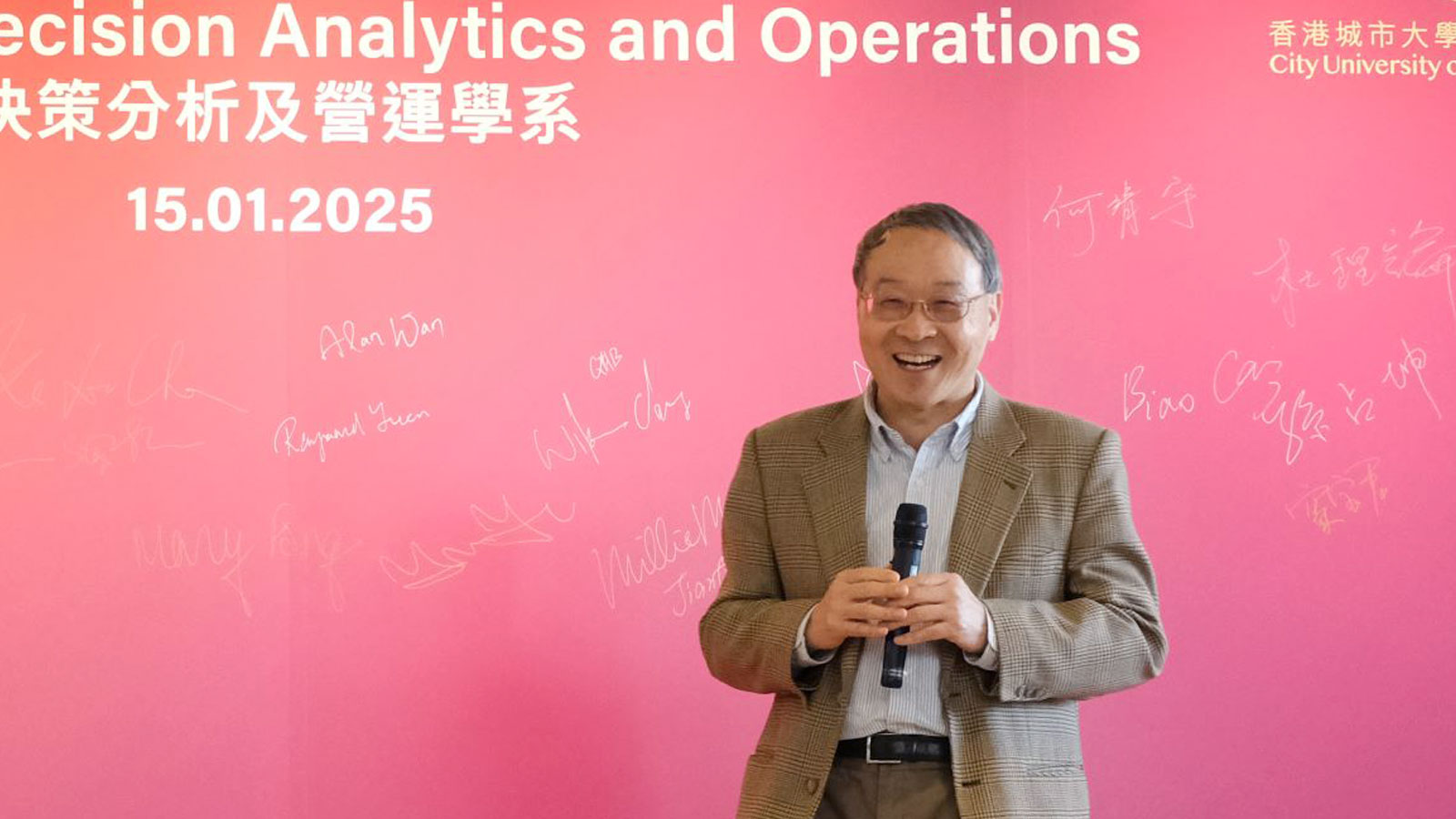 Professor Frank Chen (Interim Head of the Department of Decision Analytics and Operations) welcomes DAC members and CB faculty to join the ceremony.