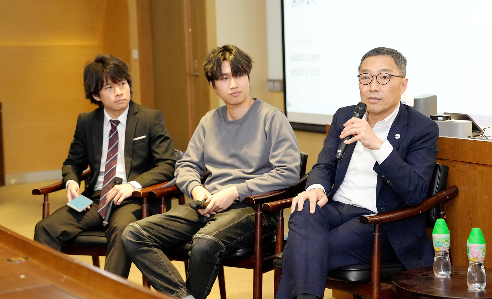 Industry leaders share expertise on entrepreneurship and AI at CB3020 Advanced Business Seminar Series