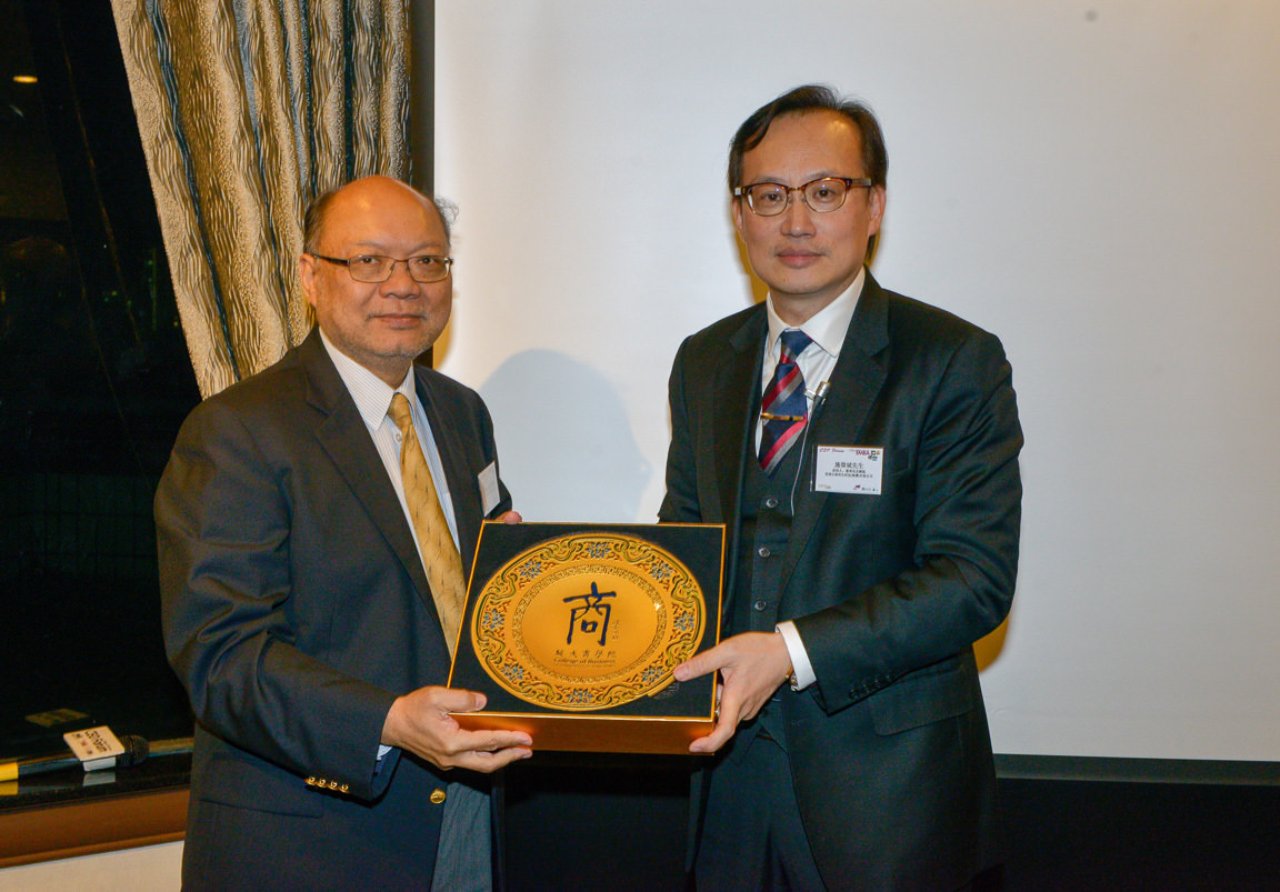 CB alumnus Mr Banting Sze Wai-pan speaks at CEO Forum
