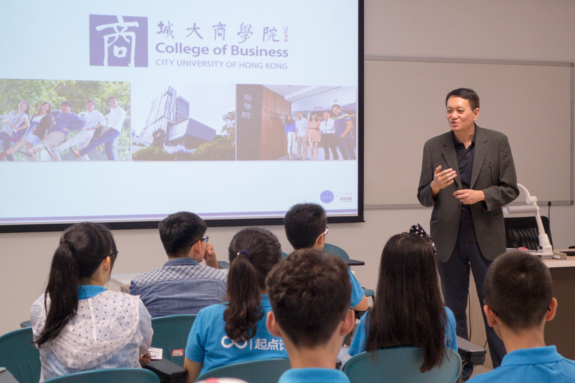 CB receives delegation from Harbin Normal University High School