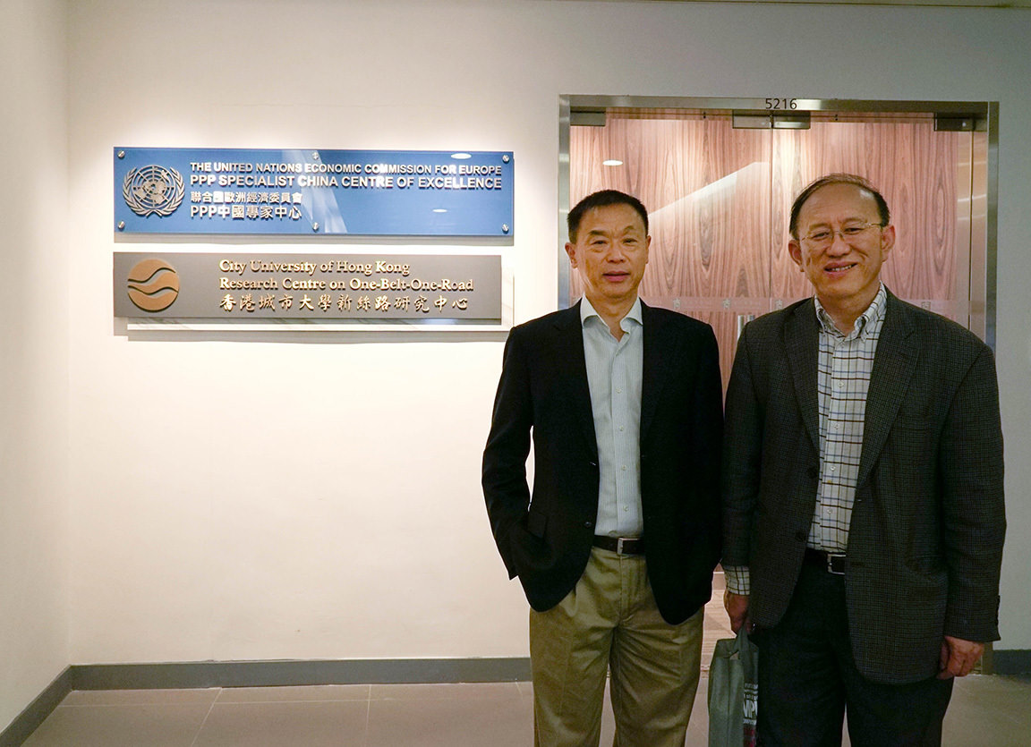 Dean Houmin Yan welcomes Prof Xiaohong Guan