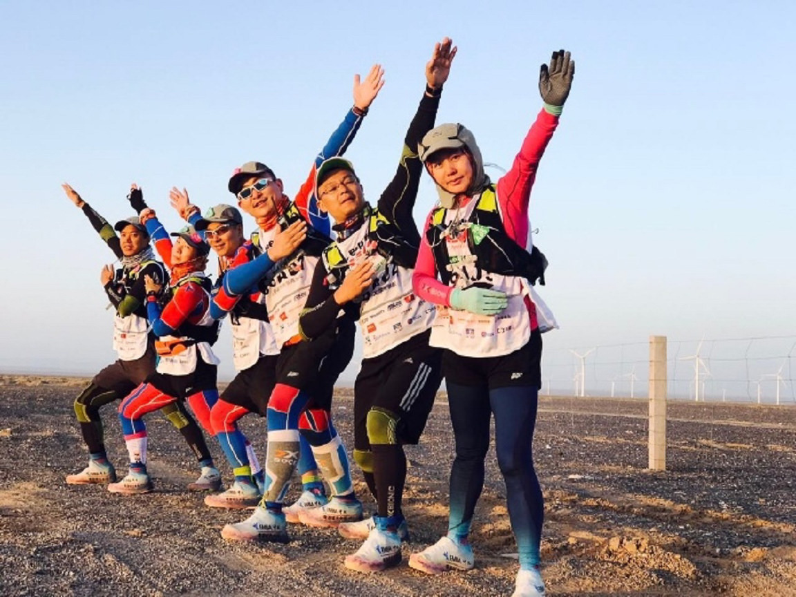 EMBA students surpass themselves and win prize in Gobi Challenge