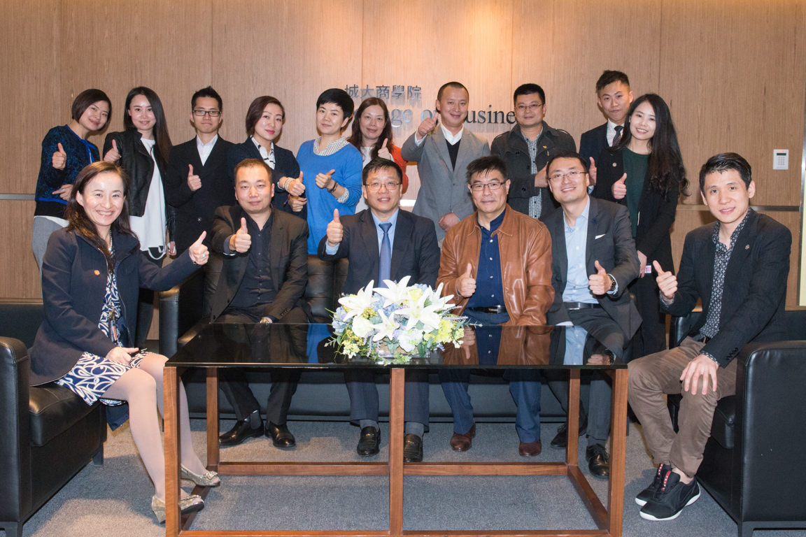 Senior economist discusses China economic challenges in EMBA seminar