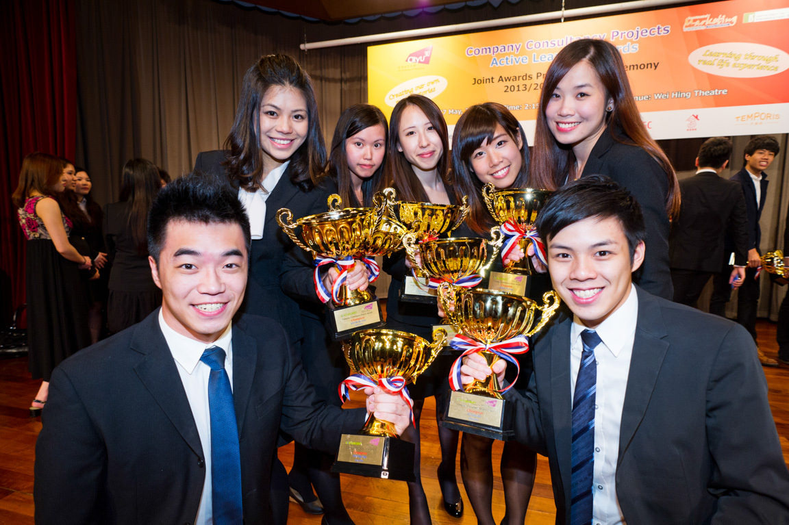 Students receive recognition for company consultancy projects